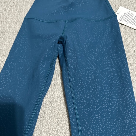 LULULEMON ALIGN PANT II 25" Size 0 - Filigree Emboss Bermuda Teal - Picture 2 of 7